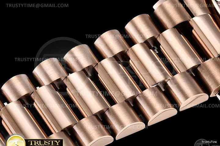 1120 RDD0223A – DayDate 36mm Packable 702